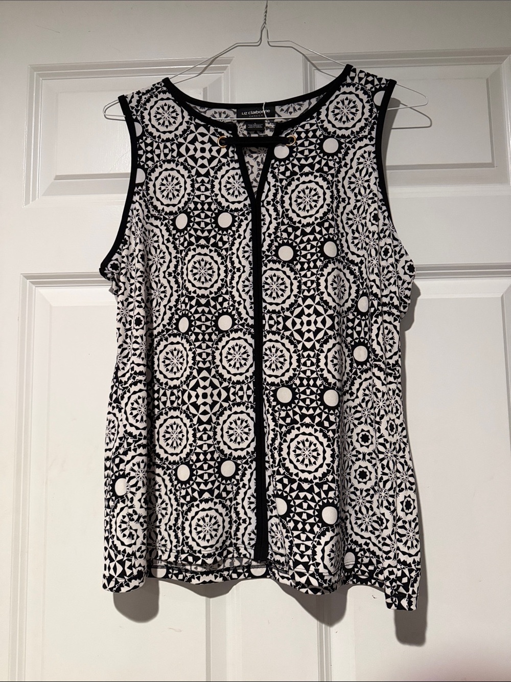 Liz Claiborne Black and White Geometric Sleeveless Camisole